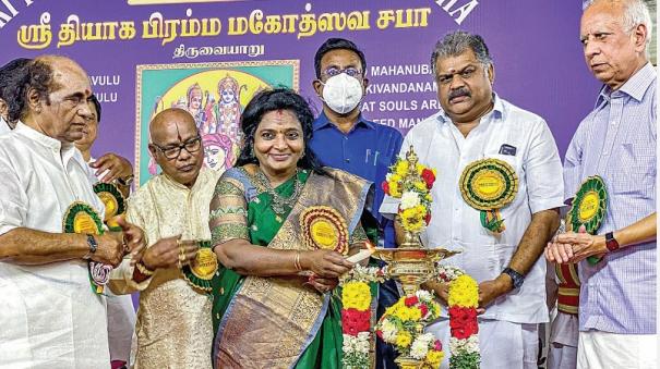 மற்ற மொழிகளை கற்கவும் மதிக்கவும் வேண்டும்- திருவையாறு ஸ்ரீ தியாகராஜர் ஆராதனை விழாவில் ஆளுநர் தமிழிசை ..