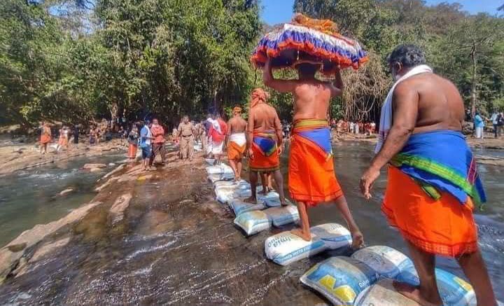 சபரிமலை ஐயப்பனுக்கு இன்று மாலை மகரவிளக்கு பூஜை.. - Dhinasari Tamil