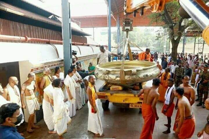 குருவாயூரப்பனுக்கு பால்பாயாசம் தயாரிக்க புதிய பாத்திரம்.. - Dhinasari Tamil