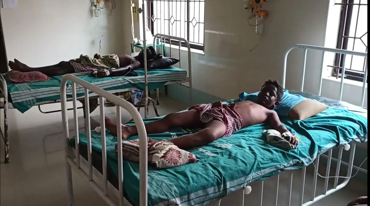 சிவகாசி அருகே பட்டாசு கழிவு வெடித்து சிதறியதில் பள்ளி மாணவர்கள் இருவர் படுகாயம்….