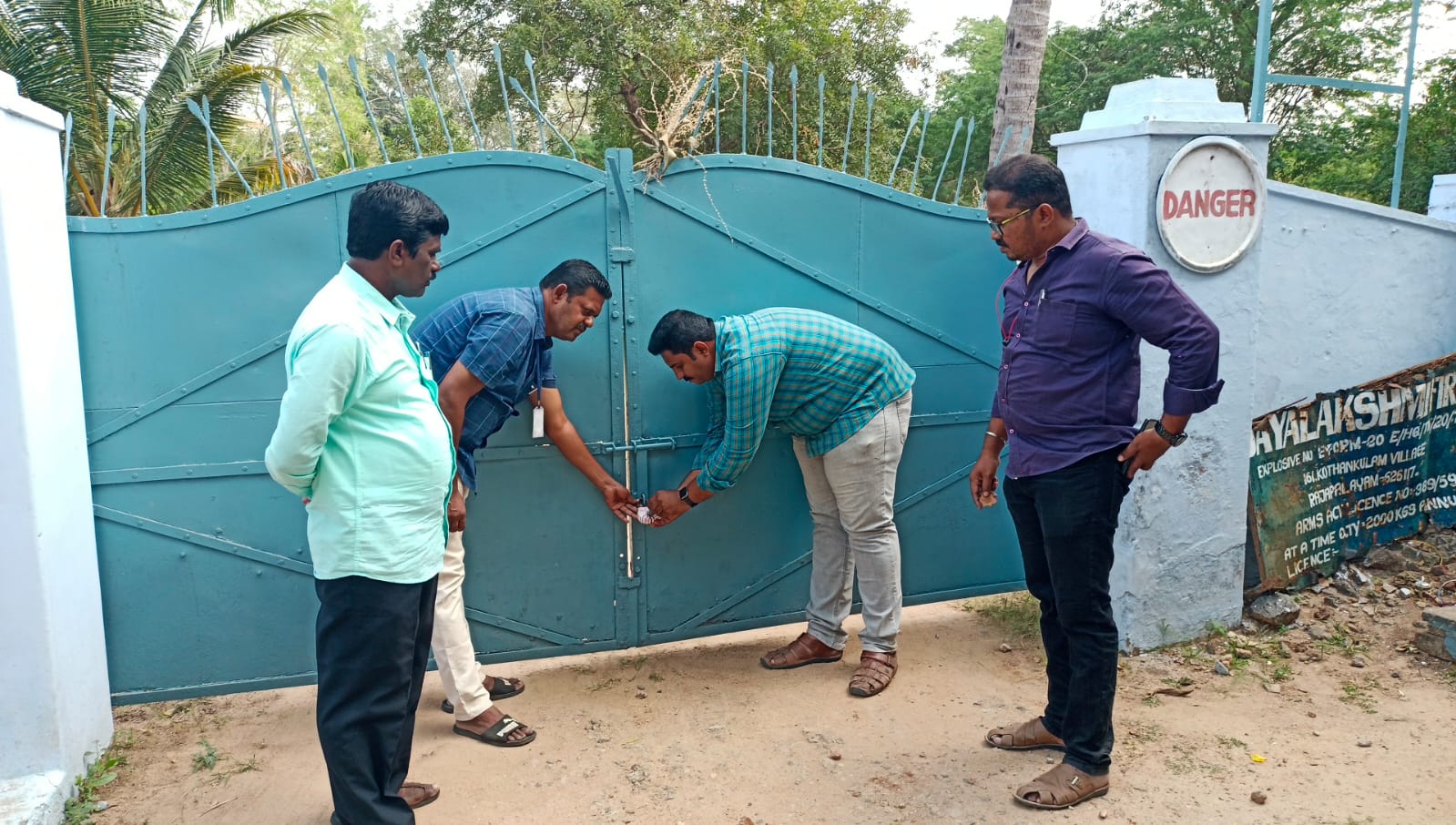 ராஜபாளையத்தில் இரண்டு பட்டாசு ஆலைகளுக்கு சீல்..