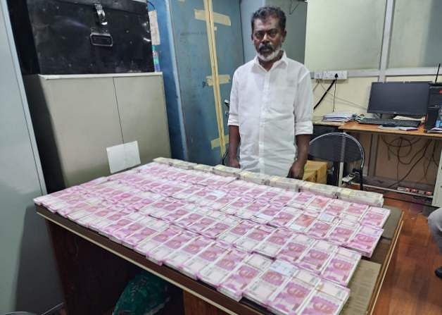 ஓசூர் அருகே, பிடிபட்ட ரூ.1.28 கோடி கள்ள நோட்டுகள்-3 பேர் கைது.. - Dhinasari Tamil