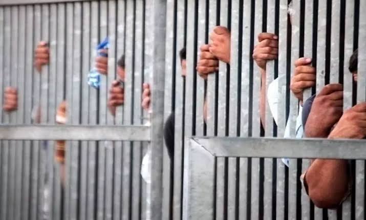 சிறை கைதிகளிடம் இருந்து 117 செல்போன்கள் பறிமுதல்..