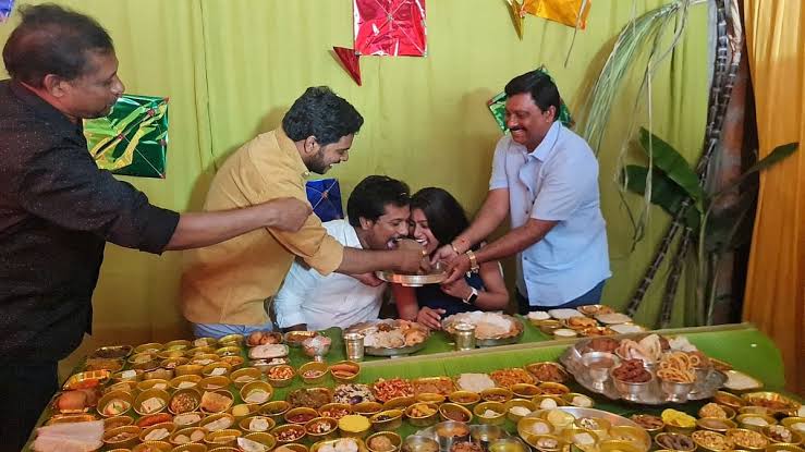 மகரசங்ஹராந்தி பொங்கல்-  மருமகனுக்கு 379 வகையான உணவுகளை பரிமாறிய மாமியார்..