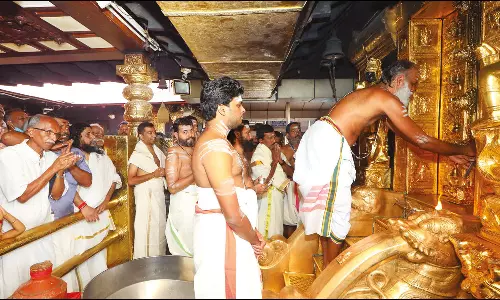 சபரிமலை ஐயப்பனுக்கு பங்குனி மாத பூஜை வழிபாடுகள் துவங்கியது.. - Dhinasari Tamil
