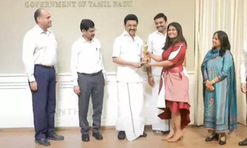 ஆஸ்கர் விருது வென்ற கார்த்திகி கோன்சால்வ்ஸ்க்கு தமிழக முதல்வர் ரூ1கோடி பரிசு.. - Dhinasari Tamil