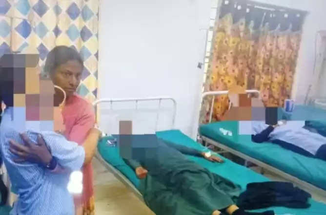 சத்து மாத்திரை சாப்பிட்ட மாணவி மரணம் சுகாதார ஊழியர்கள் பணியிடை நீக்கம்.. - Dhinasari Tamil