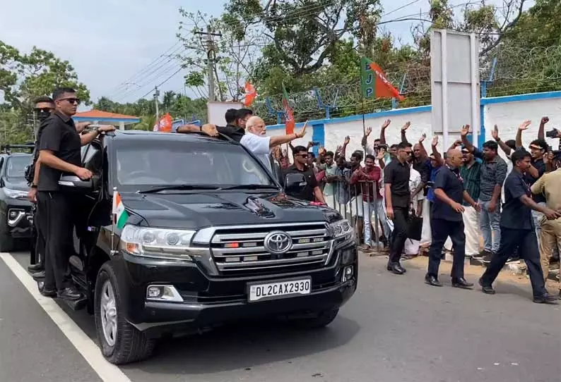 திருவனந்தபுரம் வந்த பிரதமர் மோடிக்கு மக்கள் உற்சாக வரவேற்பு..