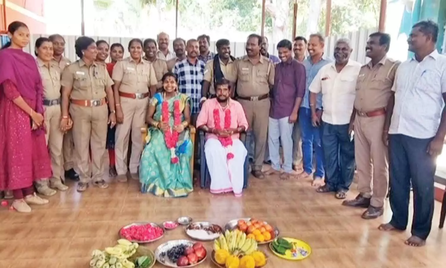 பெரியகுளம்  போலீஸ் நிலையத்தில் வளைகாப்பு நிகழ்ச்சி..