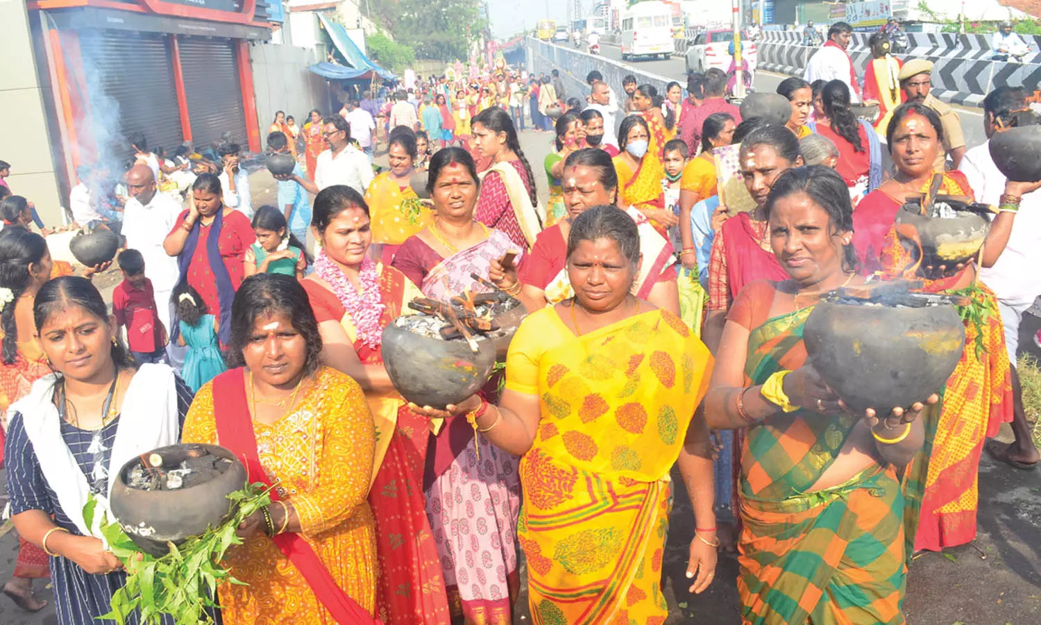 கோவை தண்டு மாரியம்மன் கோவில் சித்திரை விழா அக்னிசட்டி ஊர்வலம்..