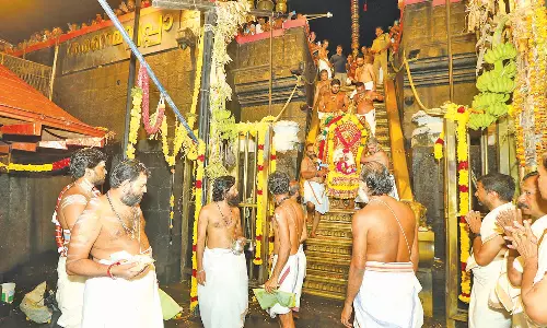 சபரிமலை ஐயப்பனுக்கு பம்பை நதியில் இன்று ஆராட்டு கோலாகலம்..