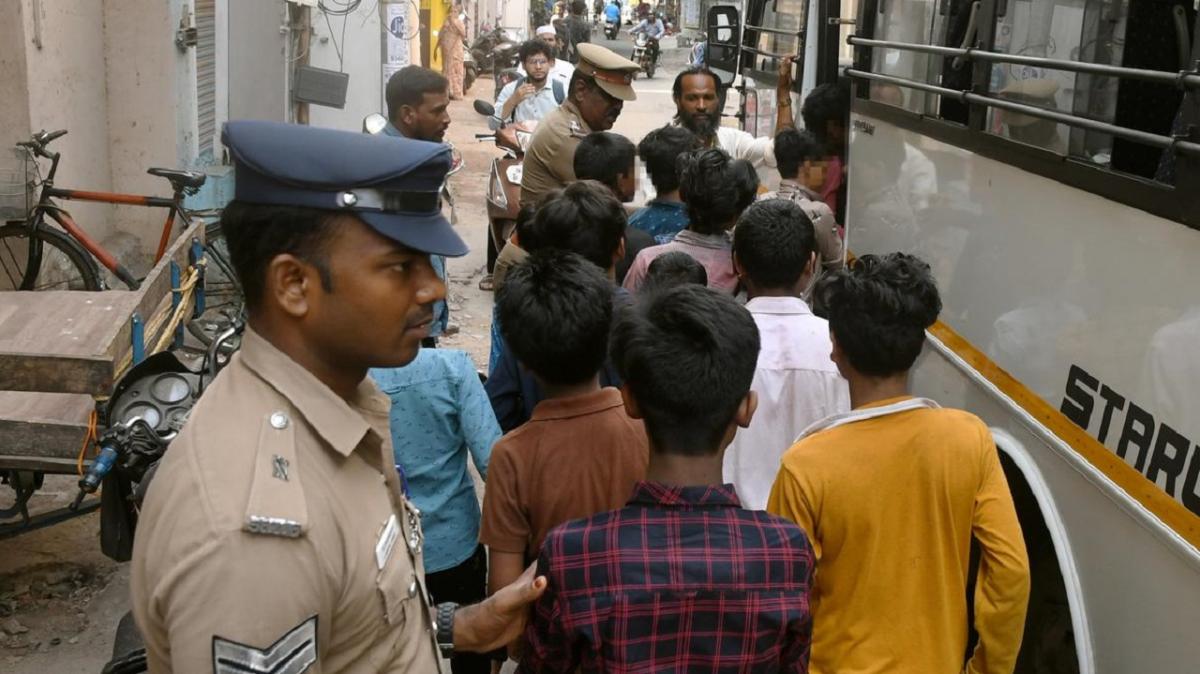 சென்னையில் கொத்தடிமையாக பணிபுரிந்த 29 வடமாநில சிறுவர்கள் மீட்பு..