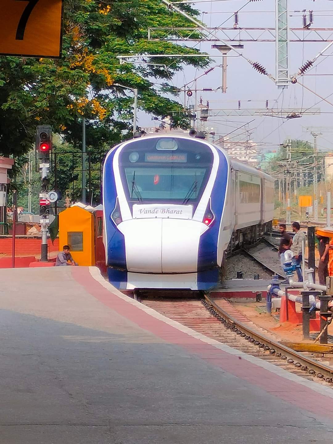 30 நிமிடத்தில் முடிந்த கோவை-சென்னை  வந்தே பாரத் ரெயில் முன்பதிவு..