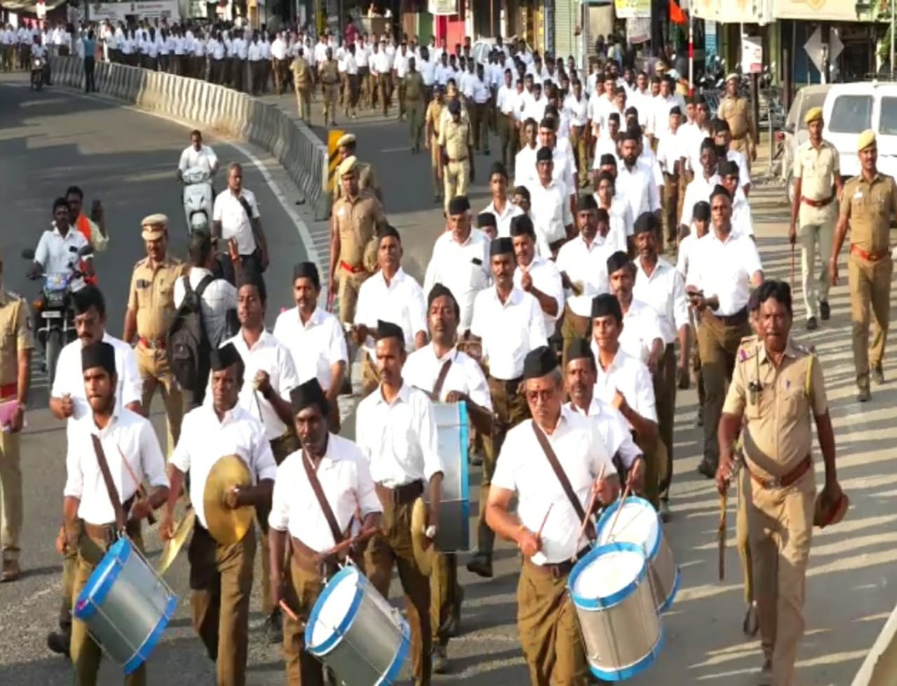 ஸ்ரீவில்லிபுத்தூரில்  ஆர்எஸ்எஸ் பேரணி