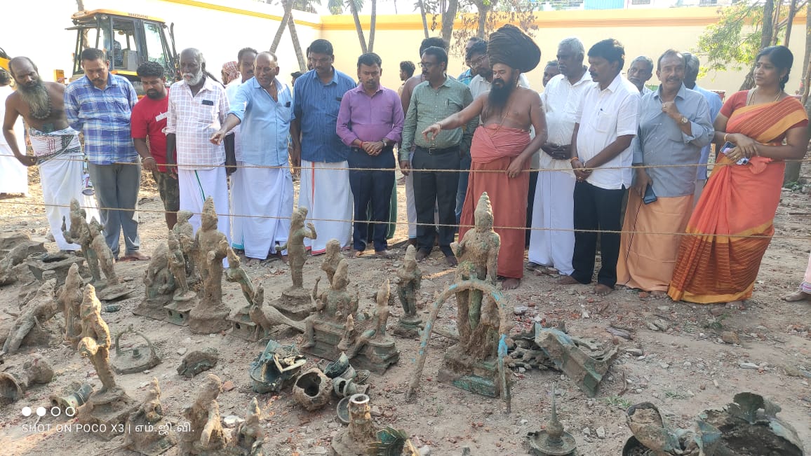 சீர்காழியில் 22 ஐம்பொன் சிலைகள் கண்டெடுப்பு ..
