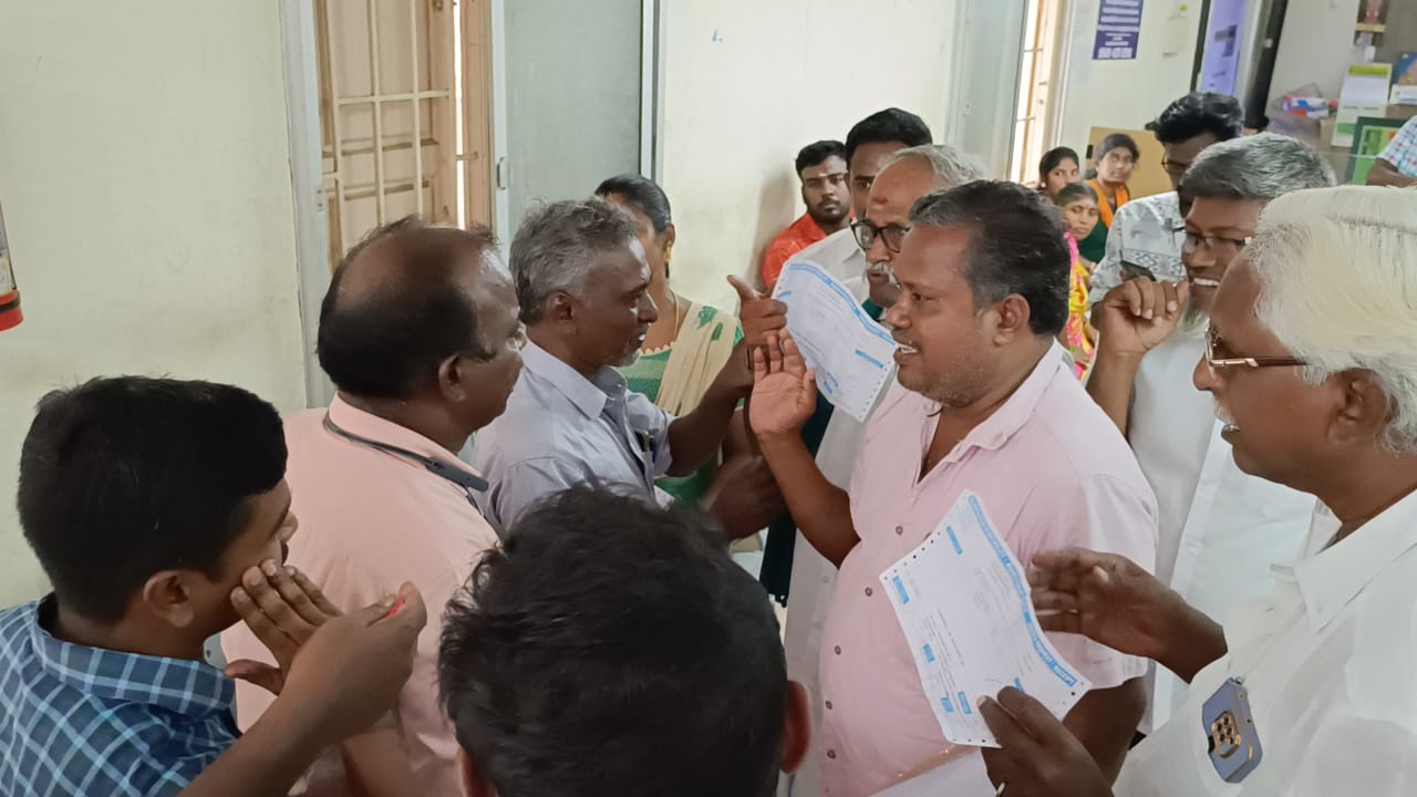 ராஜபாளையம்- வரி குறைப்பு அரசாணையை அமல்படுத்த கோரி பொதுமக்கள் வாக்குவாதம்..