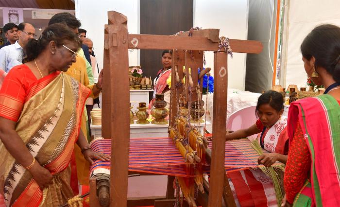 பழங்குடி சமூகத்தில் பிறந்தது பாதகம் அல்ல- ஜனாதிபதி