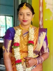 கர்நாடகா தேர்தல் வாக்குச்சாவடியில் மணக்கோலத்தில் வாக்களித்த பெண்..