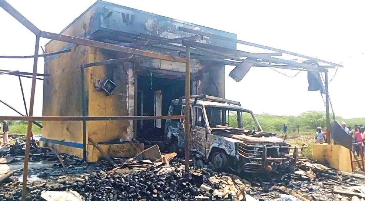 சாத்தூர் அருகே சட்ட விரோதமாக பட்டாசு தயாரித்தபோது தீ-ஒருவர் மரணம்..