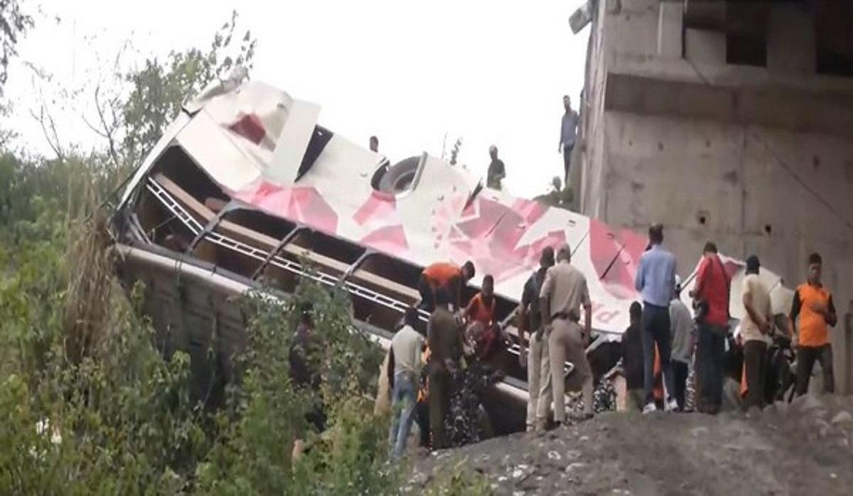ஜம்மு- பேருந்து கவிழ்ந்து விபத்து- 8 பேர் பலி..