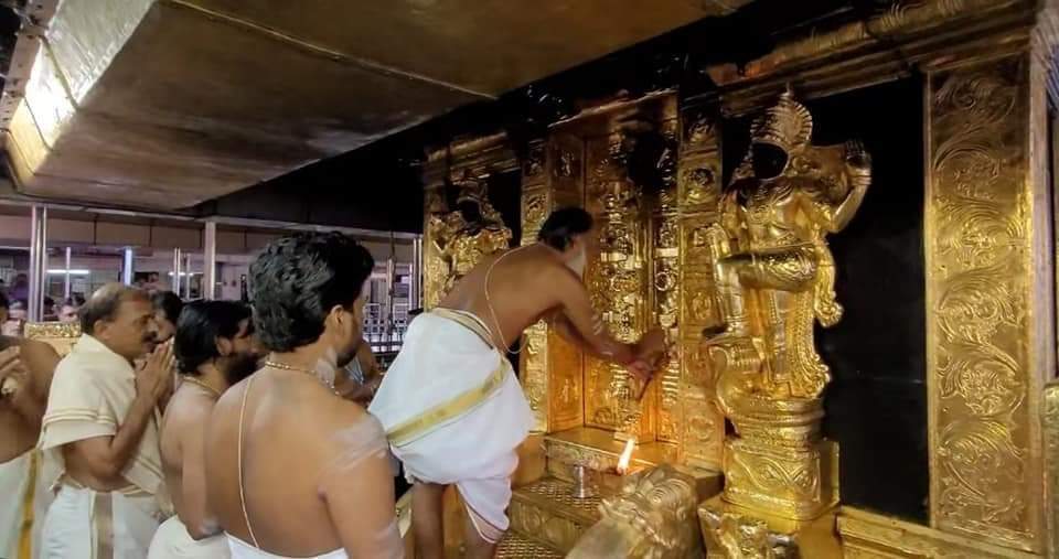 வைகாசி மாத பூஜைக்கு சபரிமலை நடை இன்று மாலை திறக்கப்பட்டது..