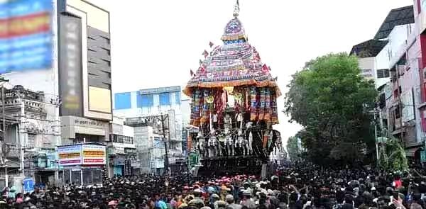 மதுரை மீனாட்சி சுந்தரேஸ்வரர் தேரோட்டம் கோலாகலம்..