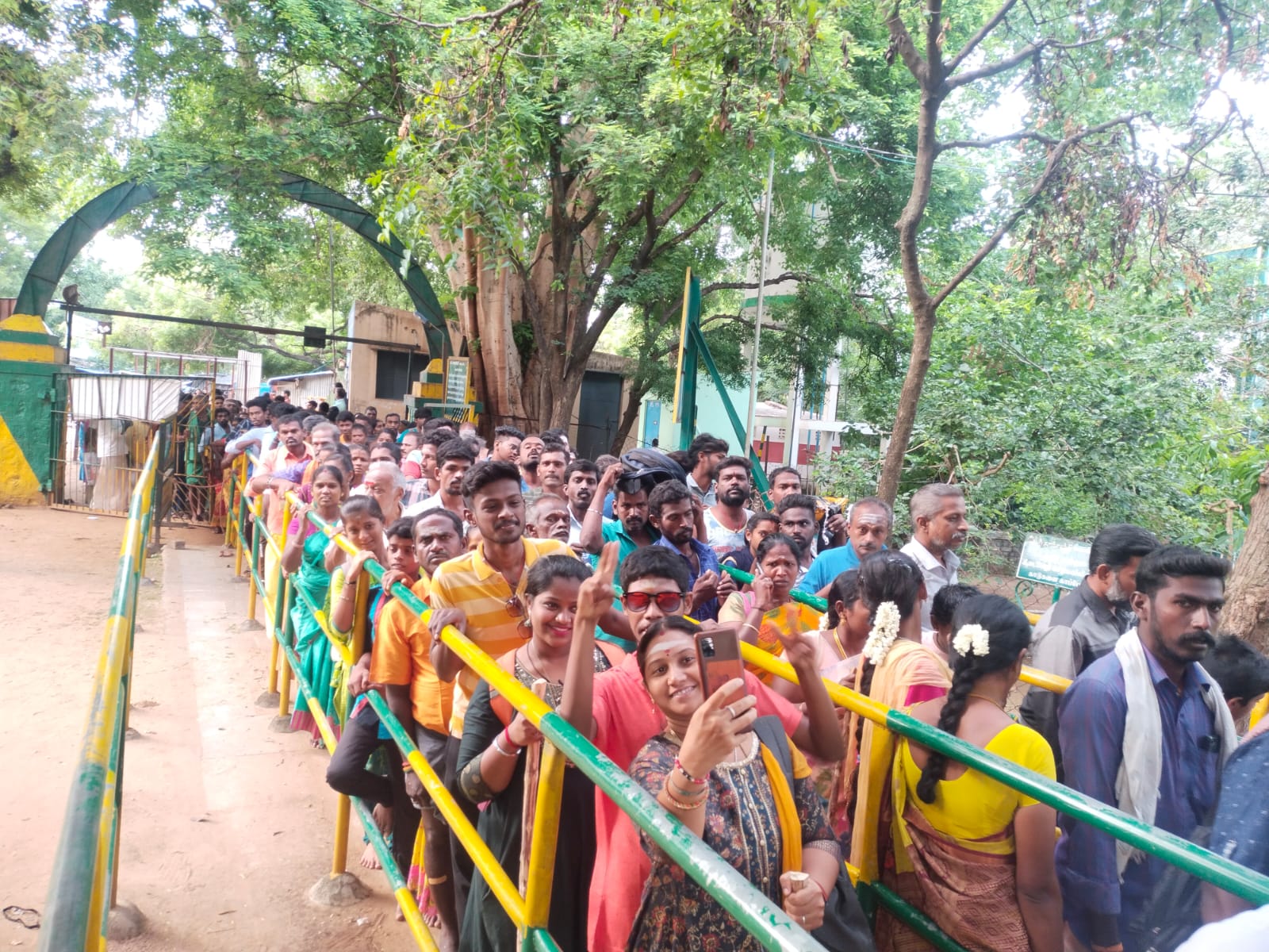 சதுரகிரியில் வைகாசி அமாவாசை வழிபாடு