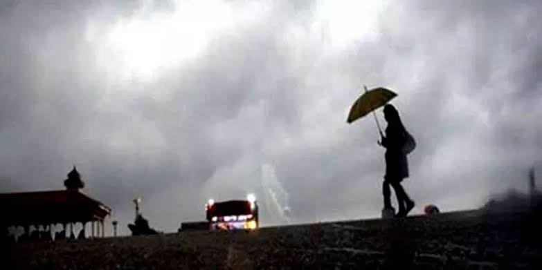 தமிழகத்தில் மேலும் 4 நாட்கள் மிதமான மழைக்கு வாய்ப்பு: - Dhinasari Tamil