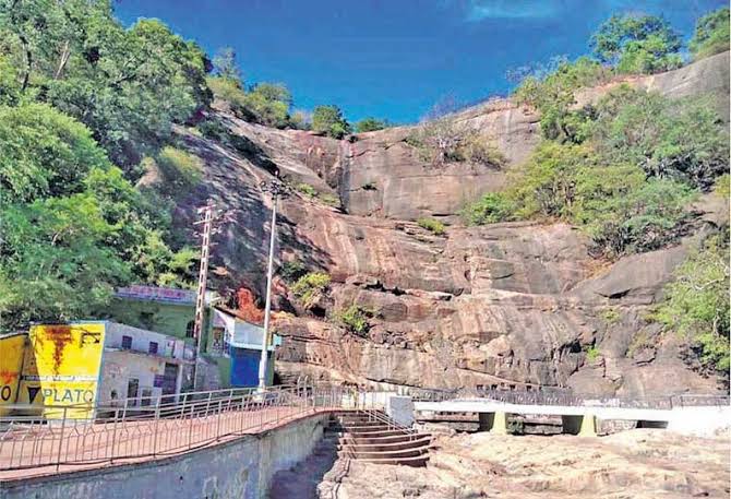 தென்மேற்கு பருவமழை லேட் குற்றாலம் சீசன் தாமதமாக துவங்கும் நிலை..