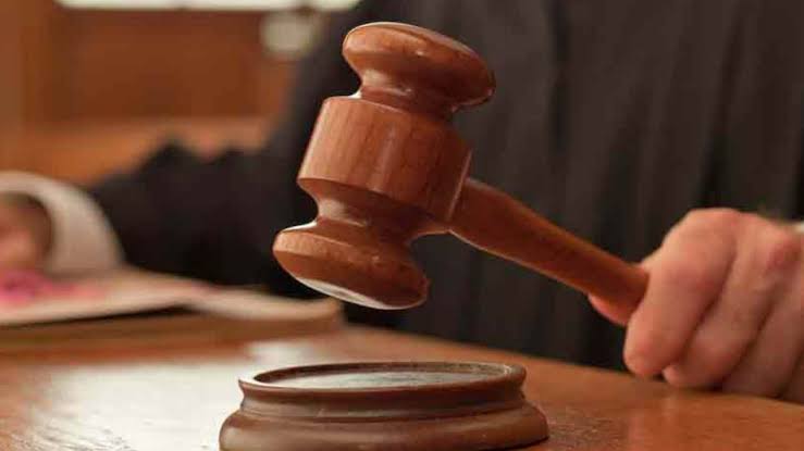 அதிமுக அலுவலக பொருட்களை ஒப்படைக்க நீதிமன்றம் உத்தரவு