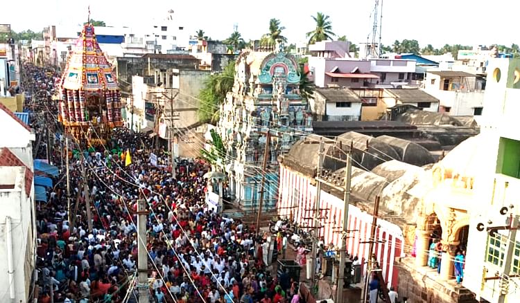 தஞ்சை பெரிய கோவிலில் தேரோட்டம் கோலாகலம்..