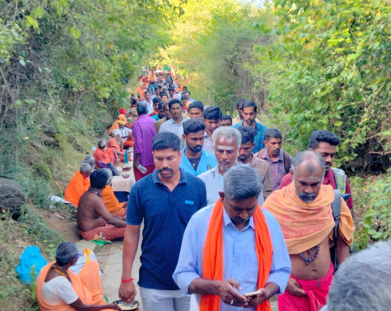 சதுரகிரியில் அமாவாசை வழிபாடு: பக்தர்கள் தரிசனம்..