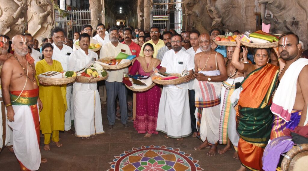 ஸ்ரீவிலியில் நாளை தேரோட்டம் ஸ்ரீரங்கம் கோயில் பகுமானங்கள் ஆண்டாளுக்கு சமர்ப்பணம்.. - Dhinasari Tamil