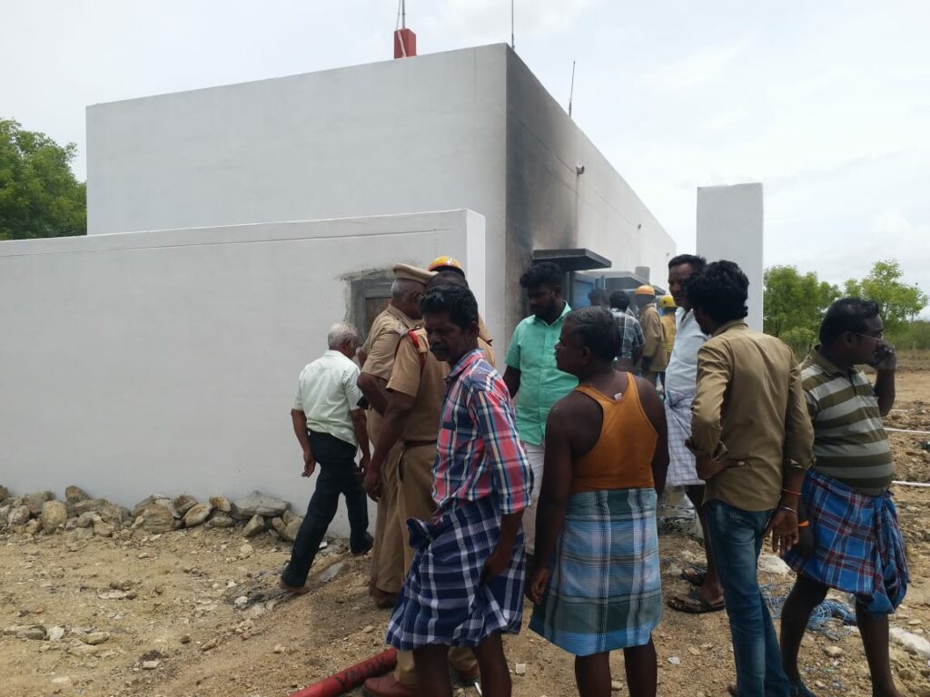 சிவகாசி அருகே வெடி விபத்து இருவர் பலி.. - Dhinasari Tamil
