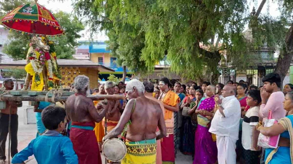 சோழவந்தான் பகுதி சிவாலயங்களில் பிரதோஷ விழா திரளான பக்தர்கள் பங்கேற்பு! - Dhinasari Tamil