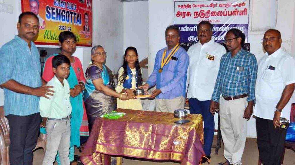 செங்கோட்டை வாஞ்சிநாதன் பள்ளியில் காமராஜர் பிறந்த நாள் விழா! - Dhinasari Tamil