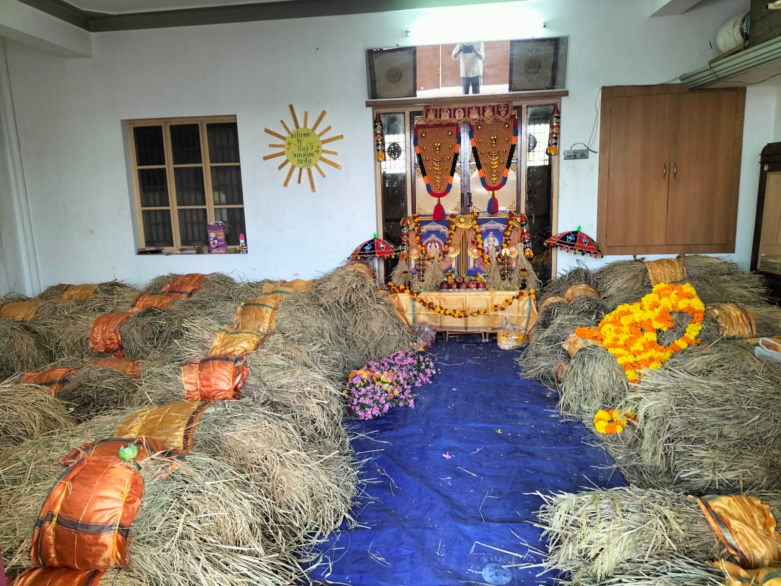 சபரிமலை ஆடி  நிறைப்புத்தரிசி பூஜைக்காக நெல்கதிர்கள் கொண்டு செல்லும் ராஜபாளையம் ஐயப்ப பக்தர்கள்..