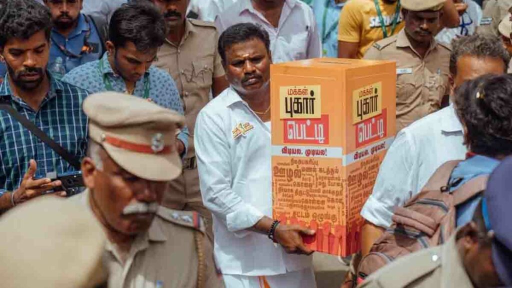 அண்ணாமலையும் வைத்து விட்டார் ஒரு புகார் பெட்டி..! மனுக்கள் கையில் வாங்கி கட்டுப்படி ஆகலயாம்! - Dhinasari Tamil