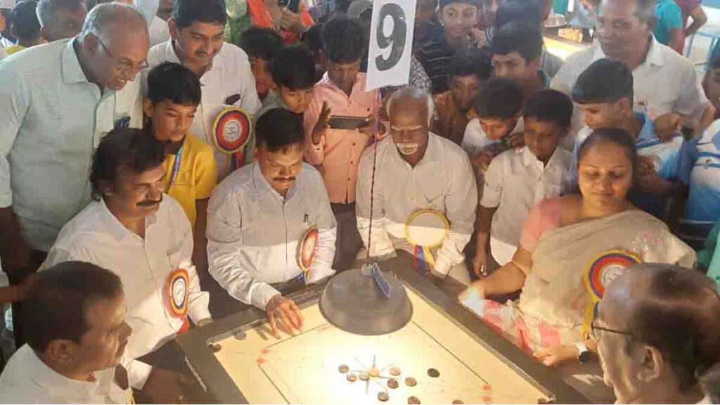 கரூர் பள்ளியில் மாநில அளவிலான சப்ஜூனியர், கேடட் கேரம் சாம்பியன்ஷிப் போட்டிகள்! - Dhinasari Tamil