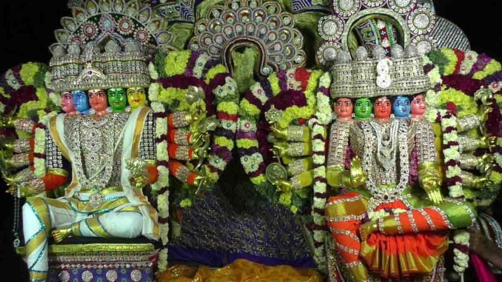 கரூரில் விஸ்வகர்மா ஜயந்தி- திருவீதியுலா! - Dhinasari Tamil