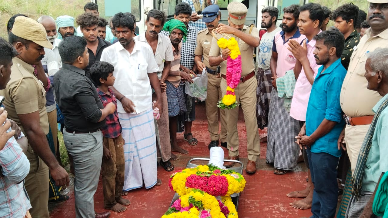 ராஜபாளையம் உடல் உறுப்பு தானம் செய்த தூய்மை காவலரின் உடலுக்கு மரியாதை..