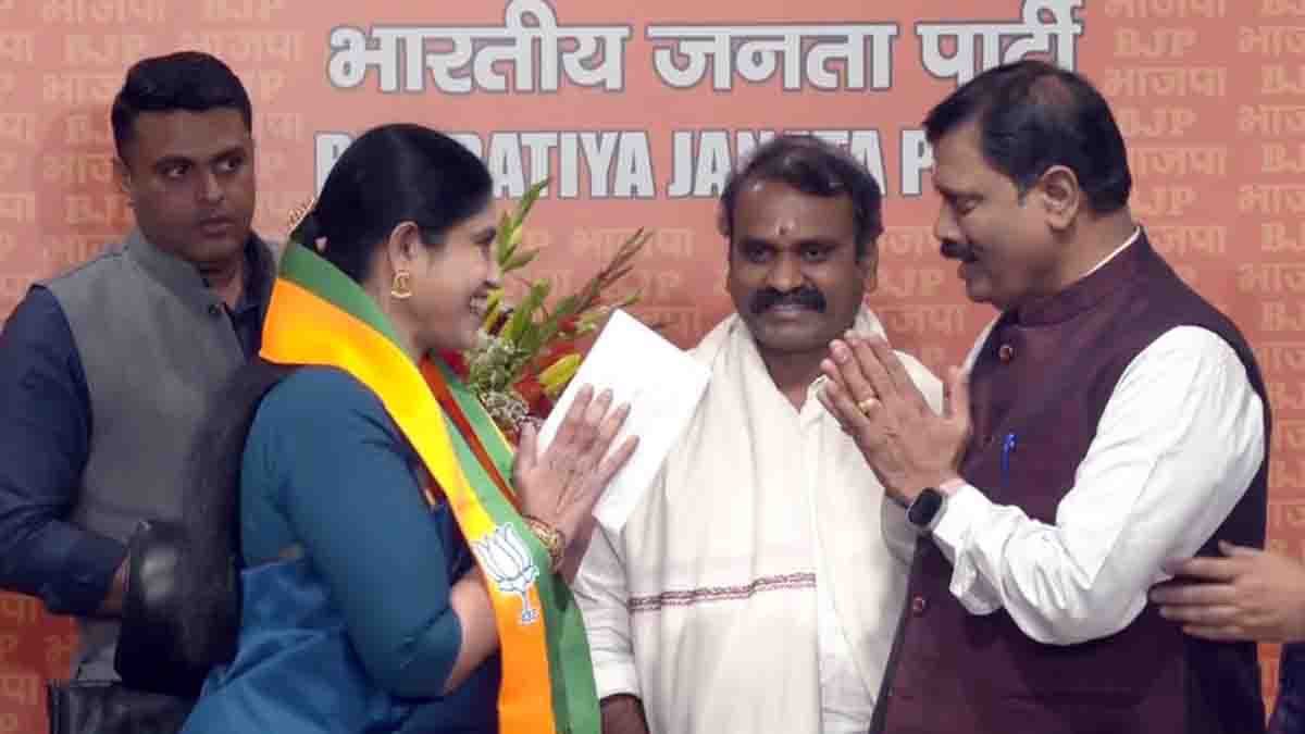 பாஜக.,வில் இணைந்த விளவங்கோடு காங். எம்.எல்.ஏ., விஜயதரணி