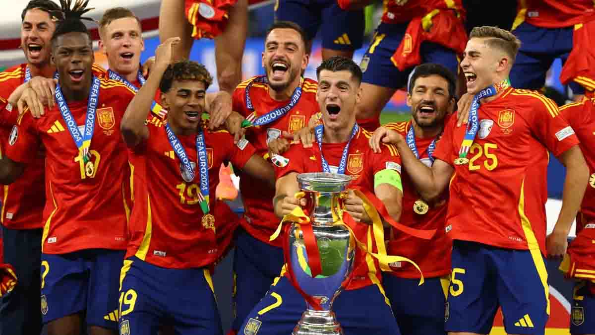 ஜெர்மனியில் ஸ்பெயின் கைப்பற்றிய யூரோ கால்பந்து கோப்பை!