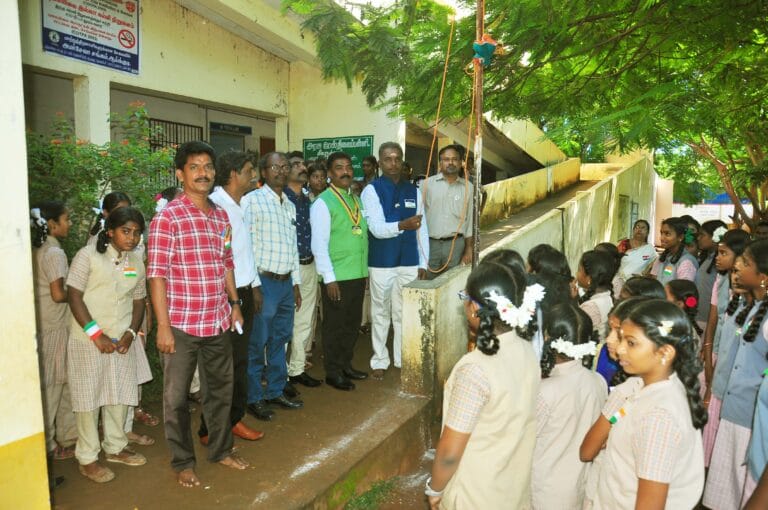செங்கோட்டை அருகே உள்ள சீவநல்லுார் அரசு பள்ளியில் ரோட்டரி கிளப் சார்பில் 78வது சுதந்திர தினவிழா.