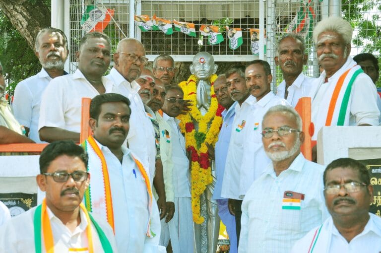 செங்கோட்டையில் நகர காங்கிரஸ் கட்சியின் சார்பில் 78வது சுதந்திர தினவிழா கொண்டாடப்பட்டது.