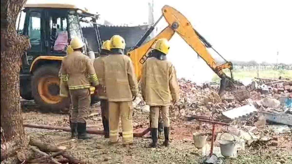 பட்டாசு ஆலை வெடிவிபத்து; பணியாளர்கள் வெளியேறியதால் அசம்பாவிதம் தவிர்ப்பு!