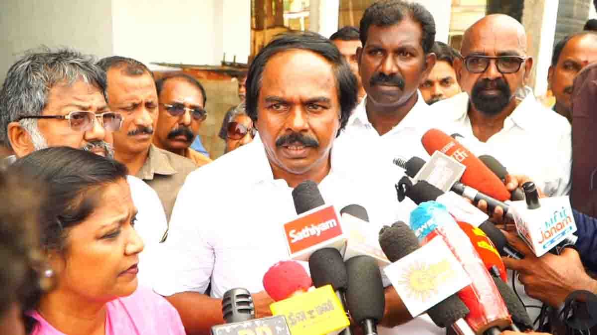 பகுத்தறிவற்ற அநாகரிகமே அடையாளம்!