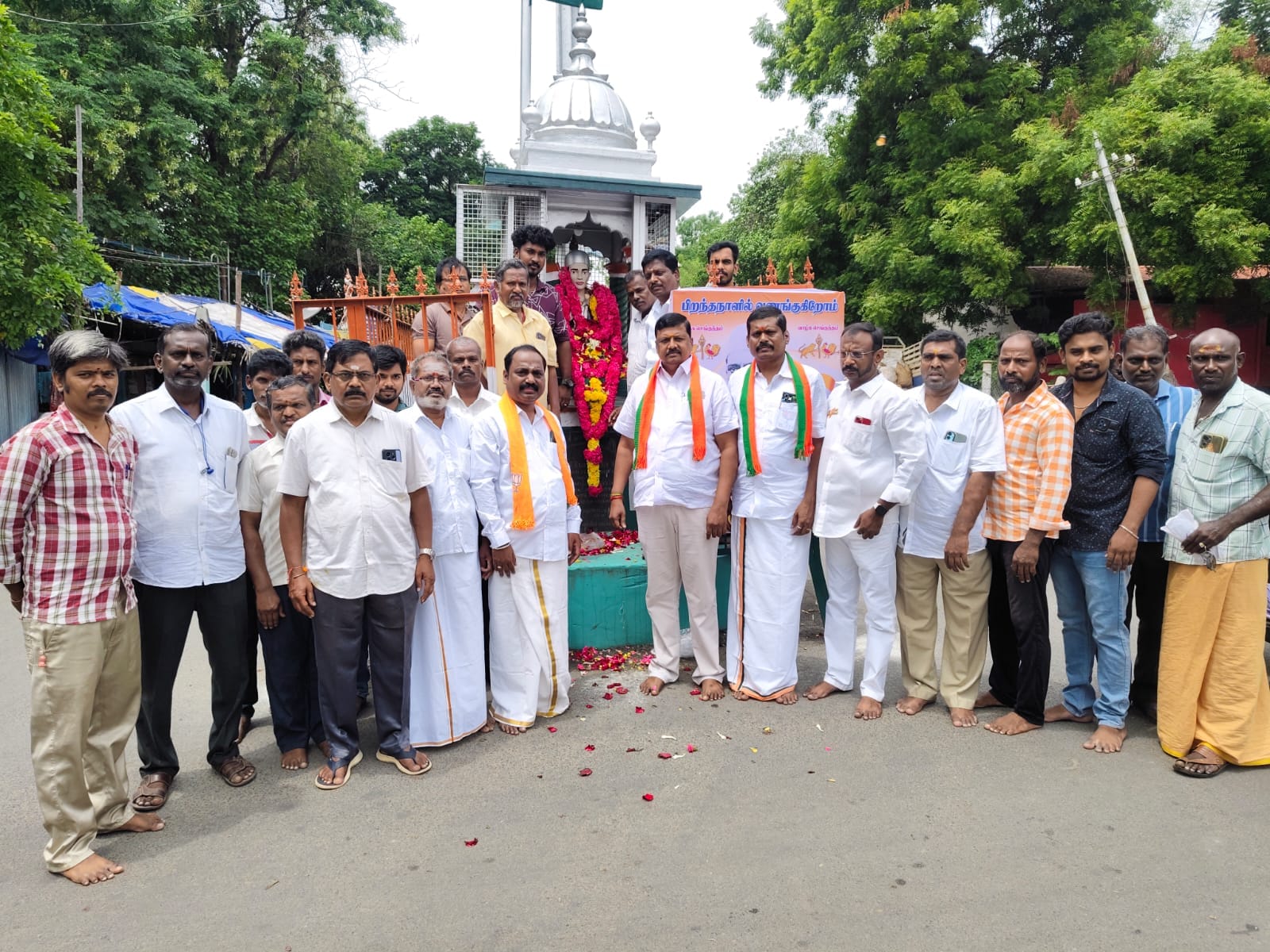 41 பேர் உயிரிழந்த சம்பவம்: கரூரில் பாஜக., மௌன அஞ்சலி!