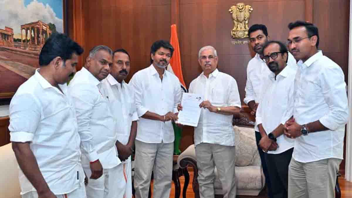 vijay met governor arlekar - 2026