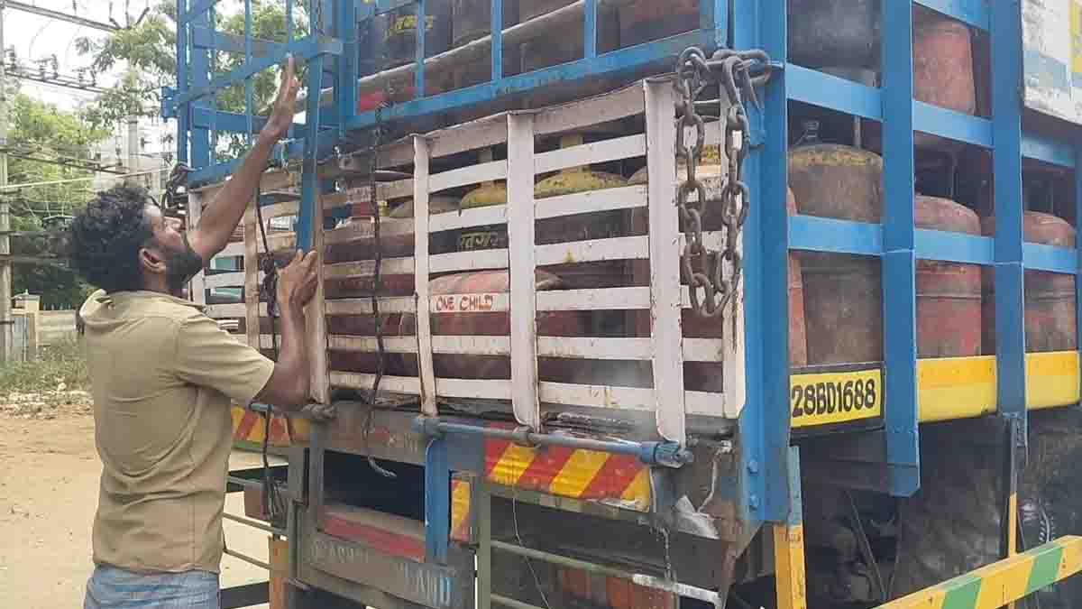 gas leak from cylinder in lorry - 2026